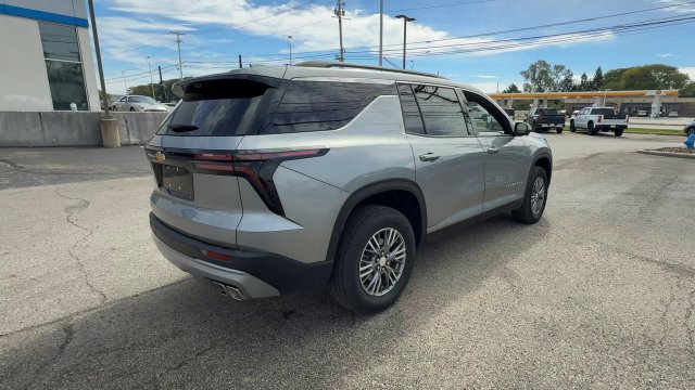 Used 2026 Chevrolet Traverse LT w/ Driver Confidence Package FWD image 8