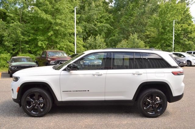 Used 2023 Jeep Grand Cherokee Altitude AWD/4WD image 5