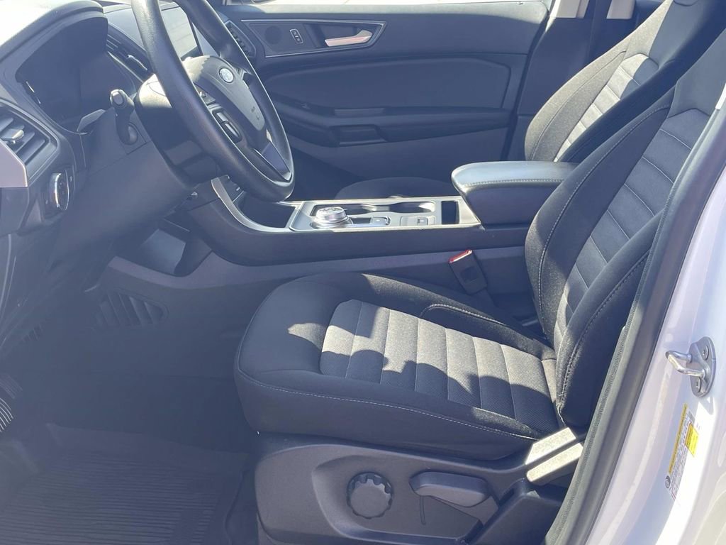 Used 2024 Ford Edge SE w/ Cargo Accessory Package image 16