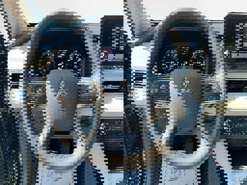 New 2025 Mitsubishi Outlander 4WD Plug-In Hybrid image 13