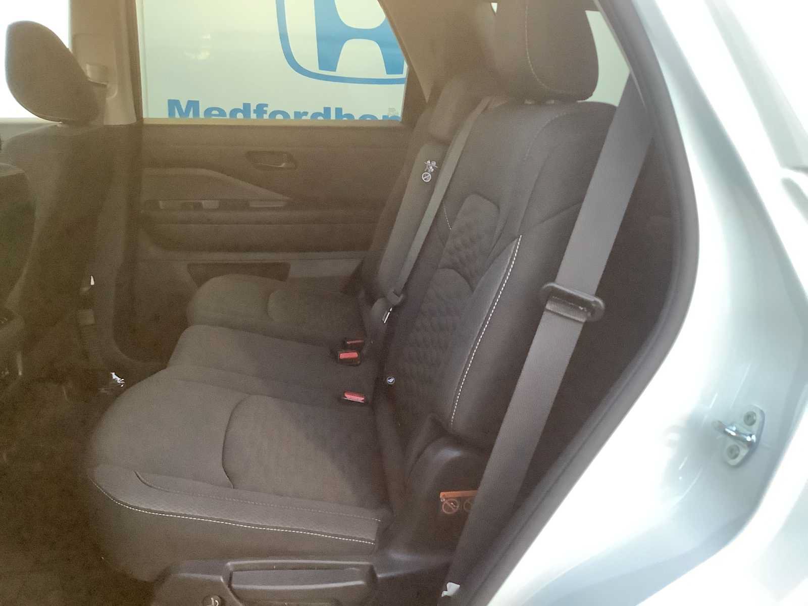 Used 2024 Nissan Pathfinder SV AWD/4WD image 13