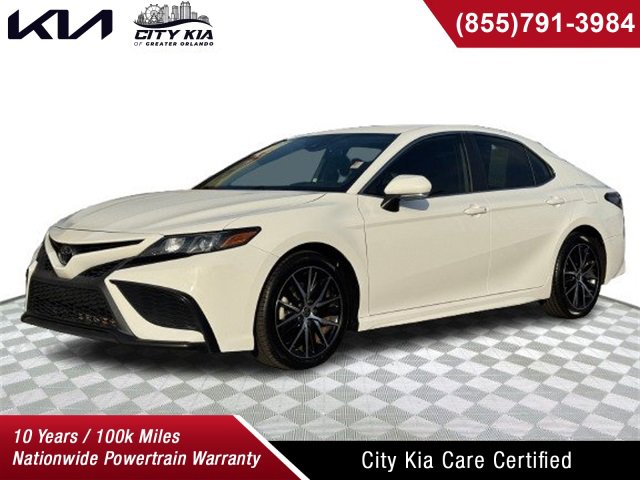 Used 2023 Toyota Camry SE image 1