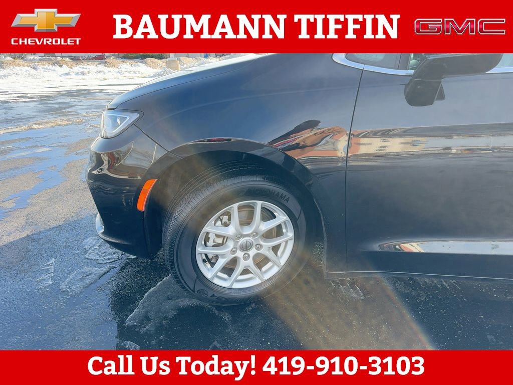 Used 2024 Chrysler Pacifica Touring-L image 24