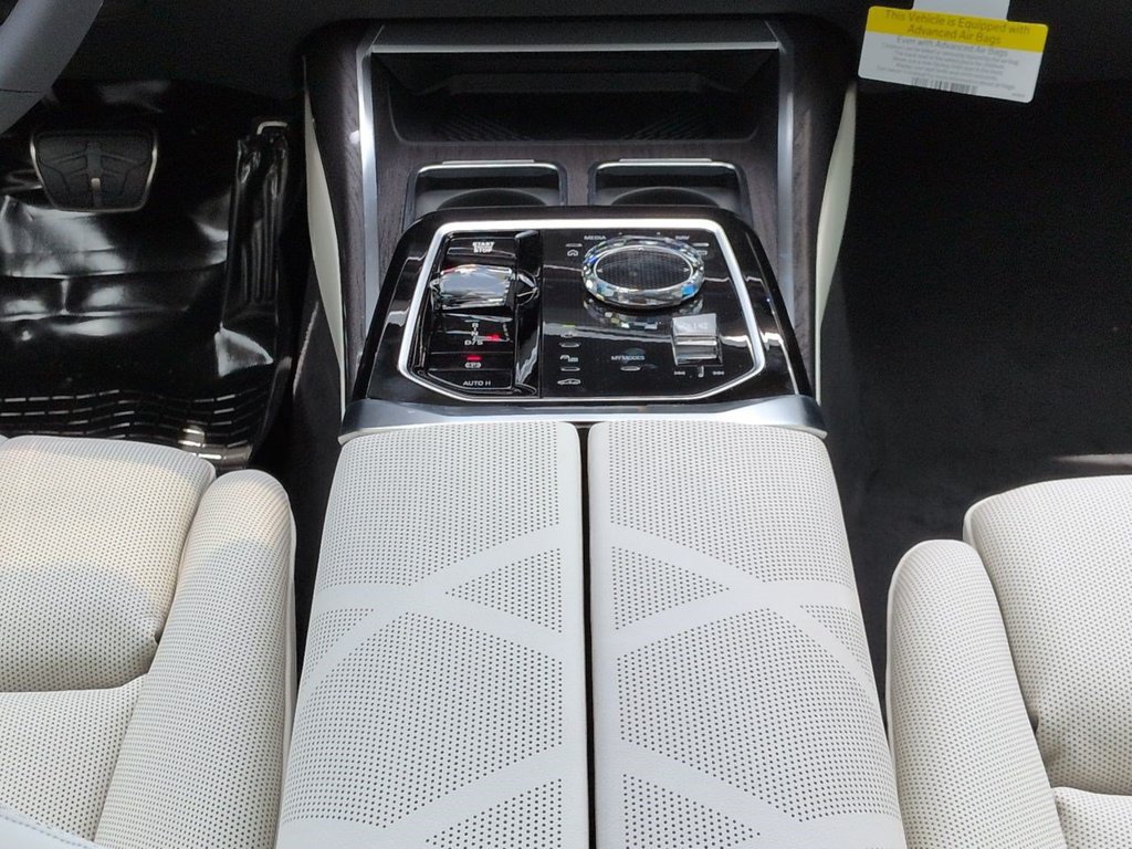 New 2026 BMW 750e xDrive AWD/4WD image 18