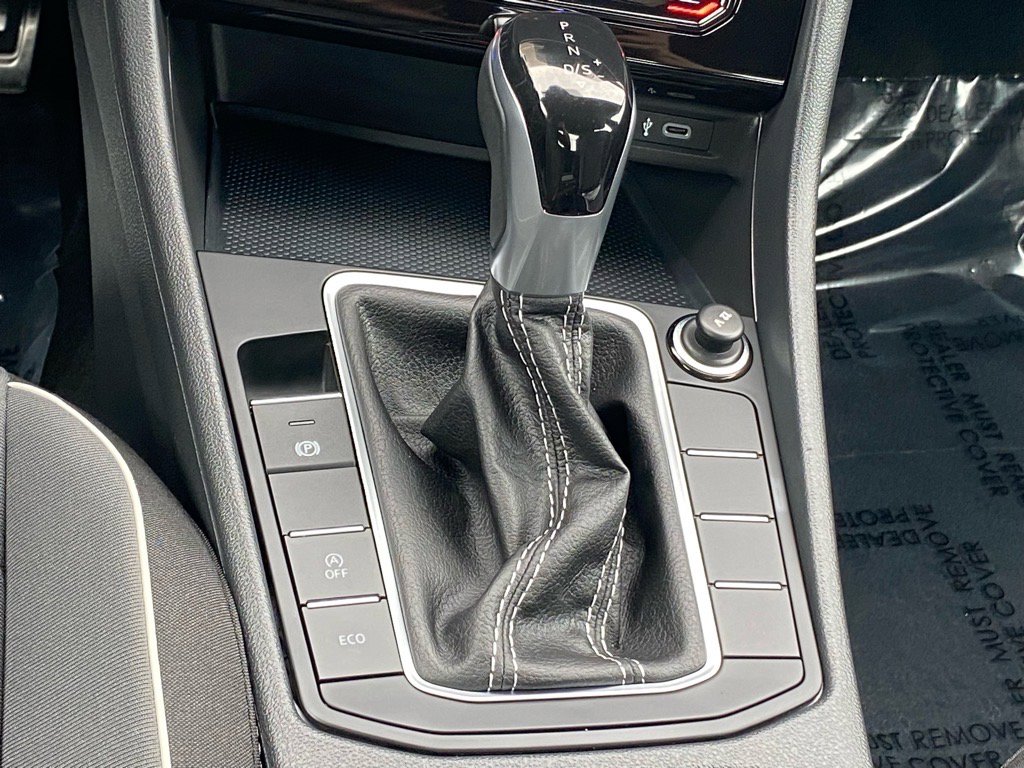 Certified 2025 Volkswagen Jetta Sport image 13