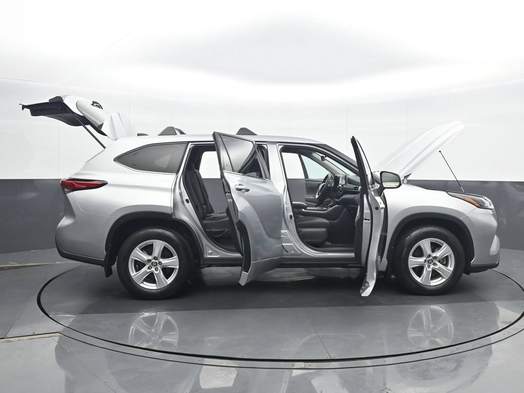 Used 2022 Toyota Highlander L AWD/4WD image 38