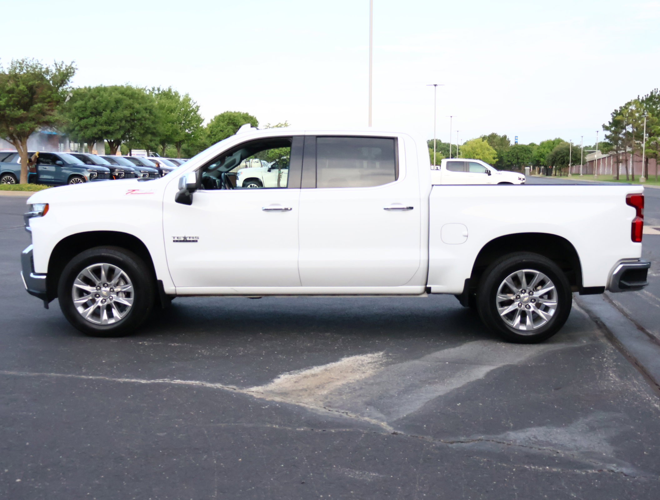 Used 2019 Chevrolet Silverado 1500 LTZ AWD/4WD image 36
