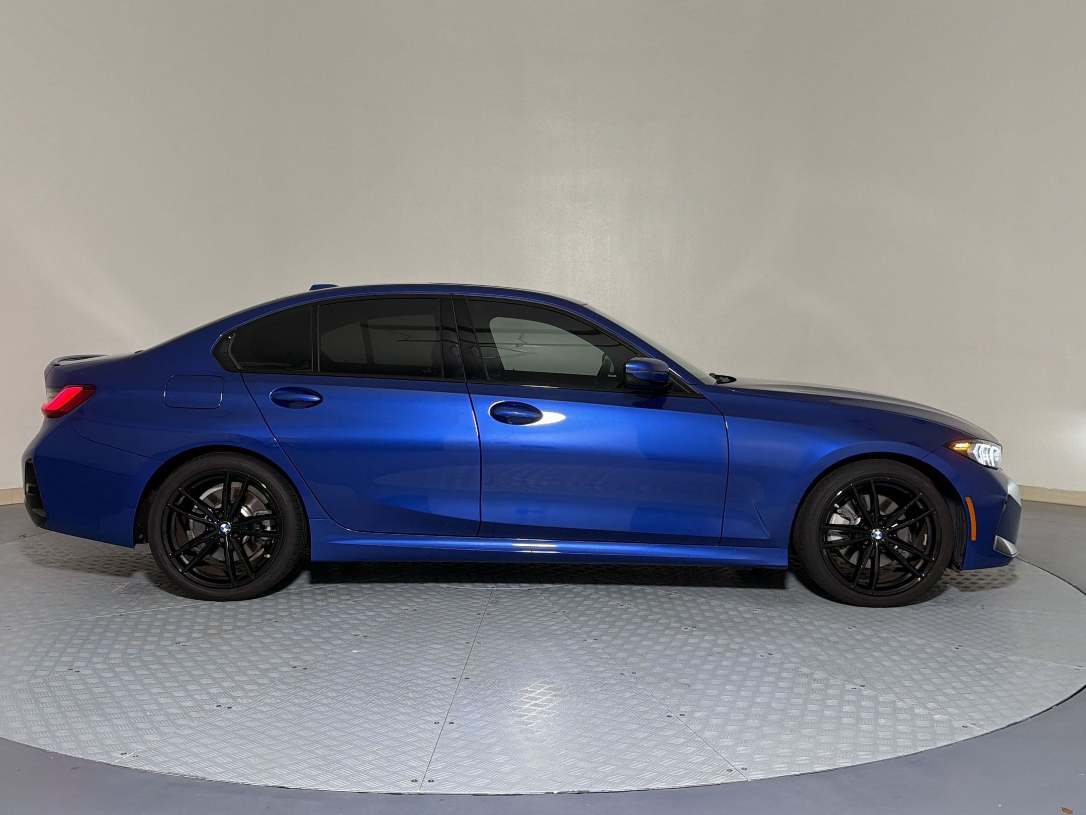 Certified 2023 BMW 330i Sedan w/ M Sport Package RWD image 6