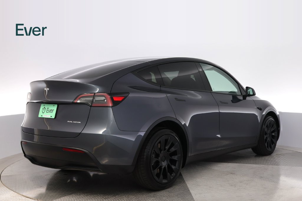Used 2023 Tesla Model Y Long Range AWD/4WD image 3