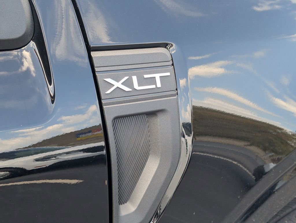 New 2025 Ford Maverick XLT w/ XLT Luxury Package FWD image 17