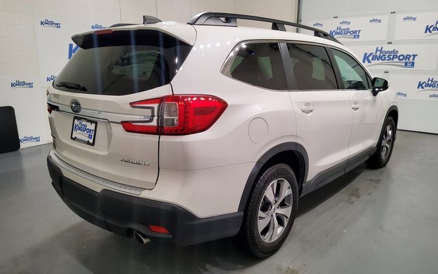 Used 2024 Subaru Ascent Premium w/ Convenience Package image 3