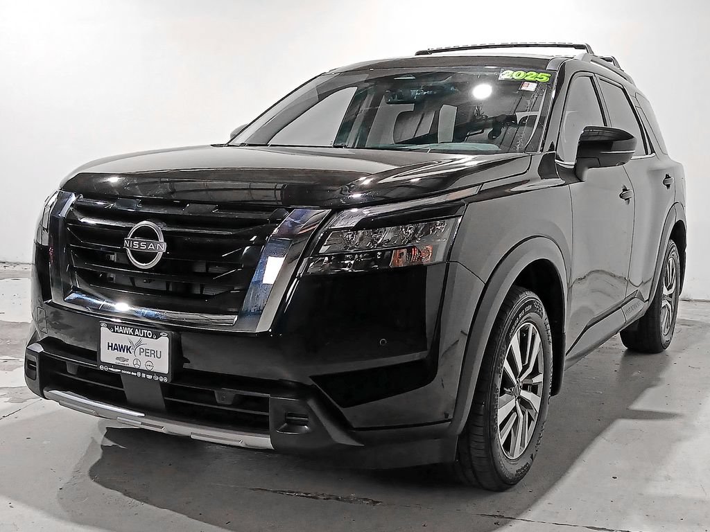 Used 2025 Nissan Pathfinder SL AWD/4WD image 3