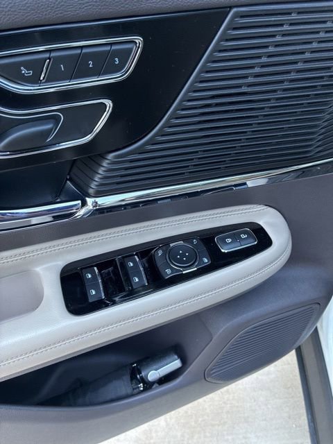Used 2020 Lincoln Corsair FWD w/ Premium Package image 12