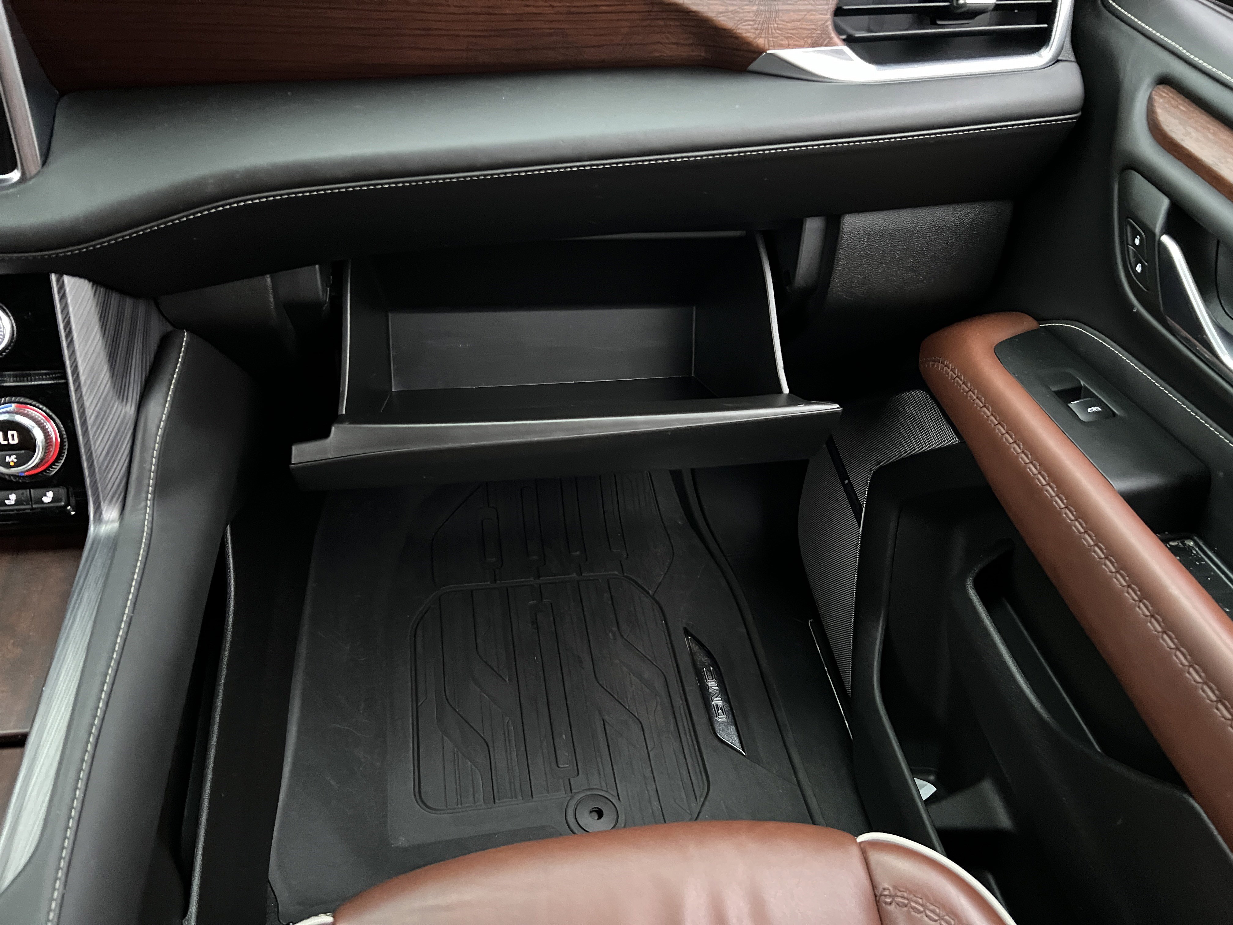 Used 2023 GMC Yukon XL Denali Ultimate w/ LPO, Floor Liner Package image 37