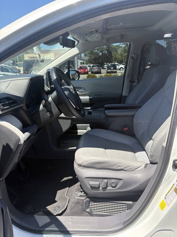 Used 2021 Toyota Sienna Limited FWD image 14