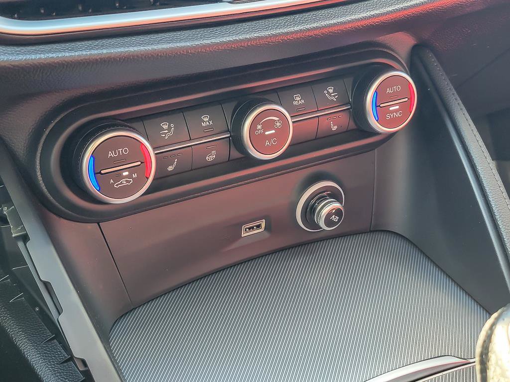 Used 2022 Alfa Romeo Stelvio Veloce AWD/4WD image 16