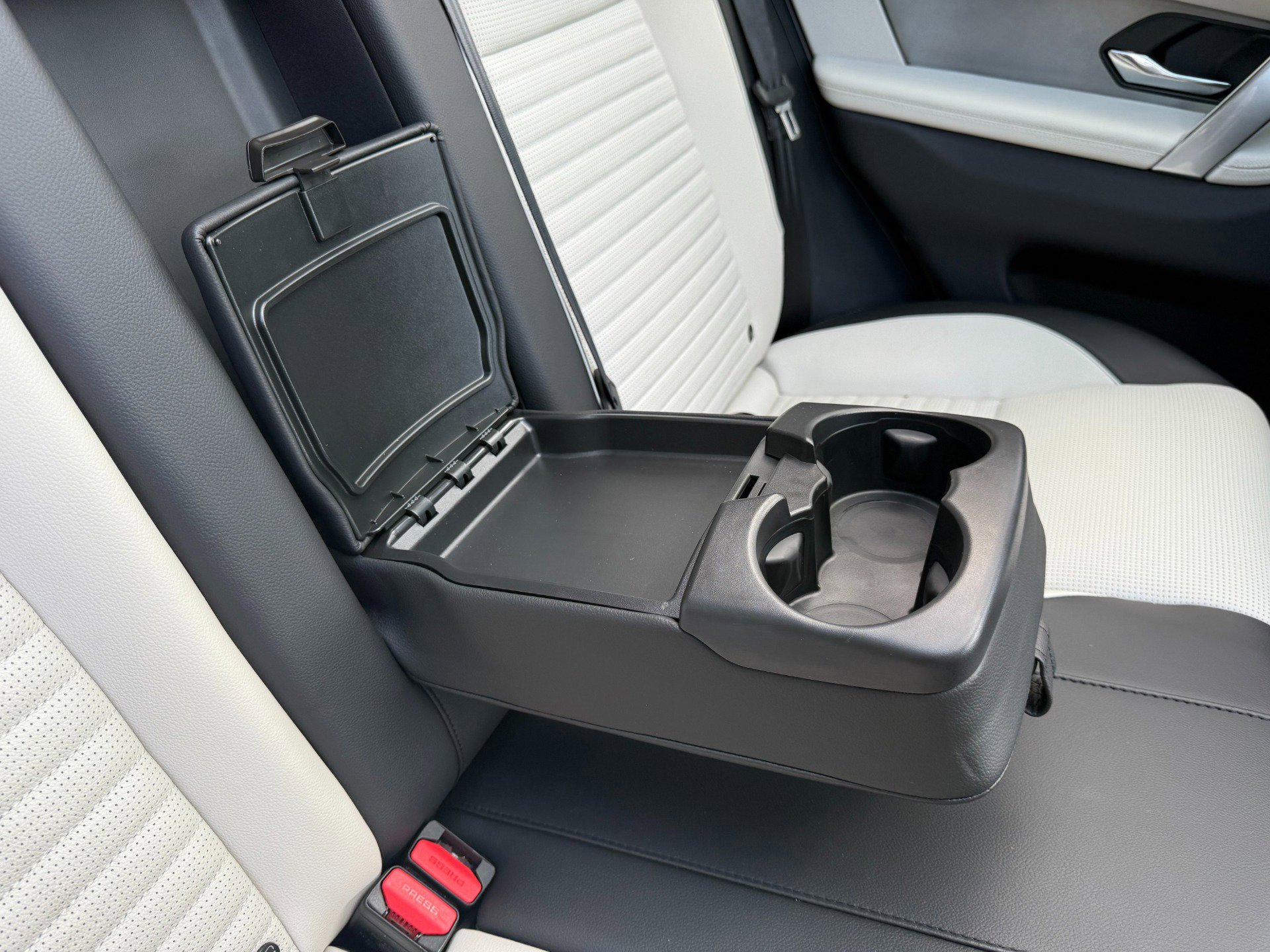 Used 2024 Land Rover Discovery Sport Dynamic SE image 20