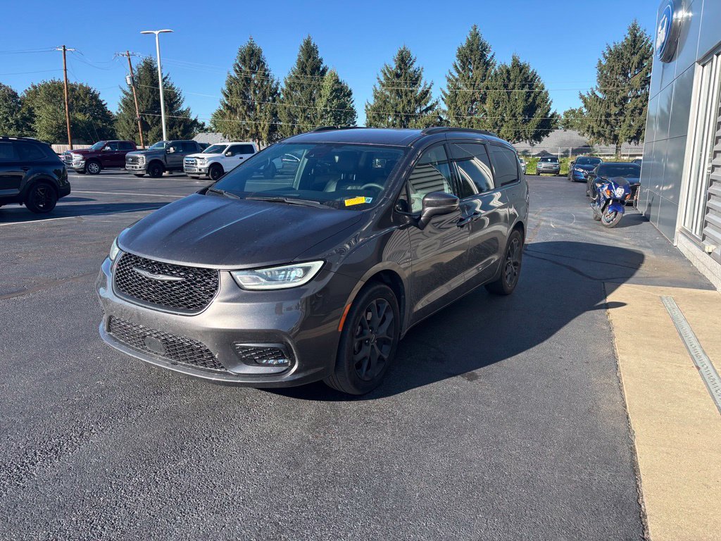 Used 2022 Chrysler Pacifica Touring-L w/ S Appearance Package AWD/4WD image 2
