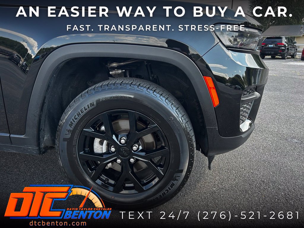 Used 2025 Jeep Grand Cherokee Altitude AWD/4WD image 28