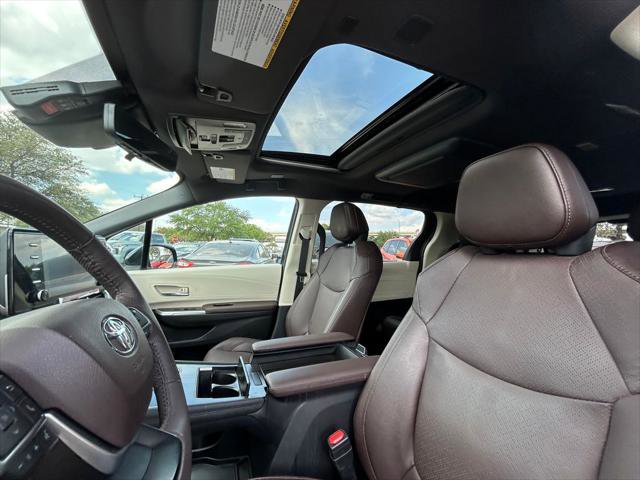 Certified 2024 Toyota Sienna Platinum image 12
