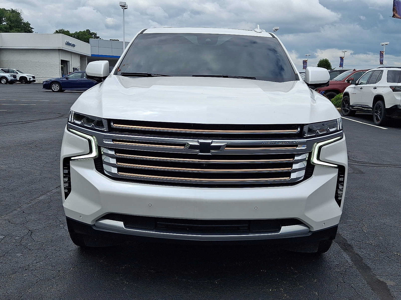 Used 2024 Chevrolet Suburban High Country w/ Premium Package AWD/4WD image 2