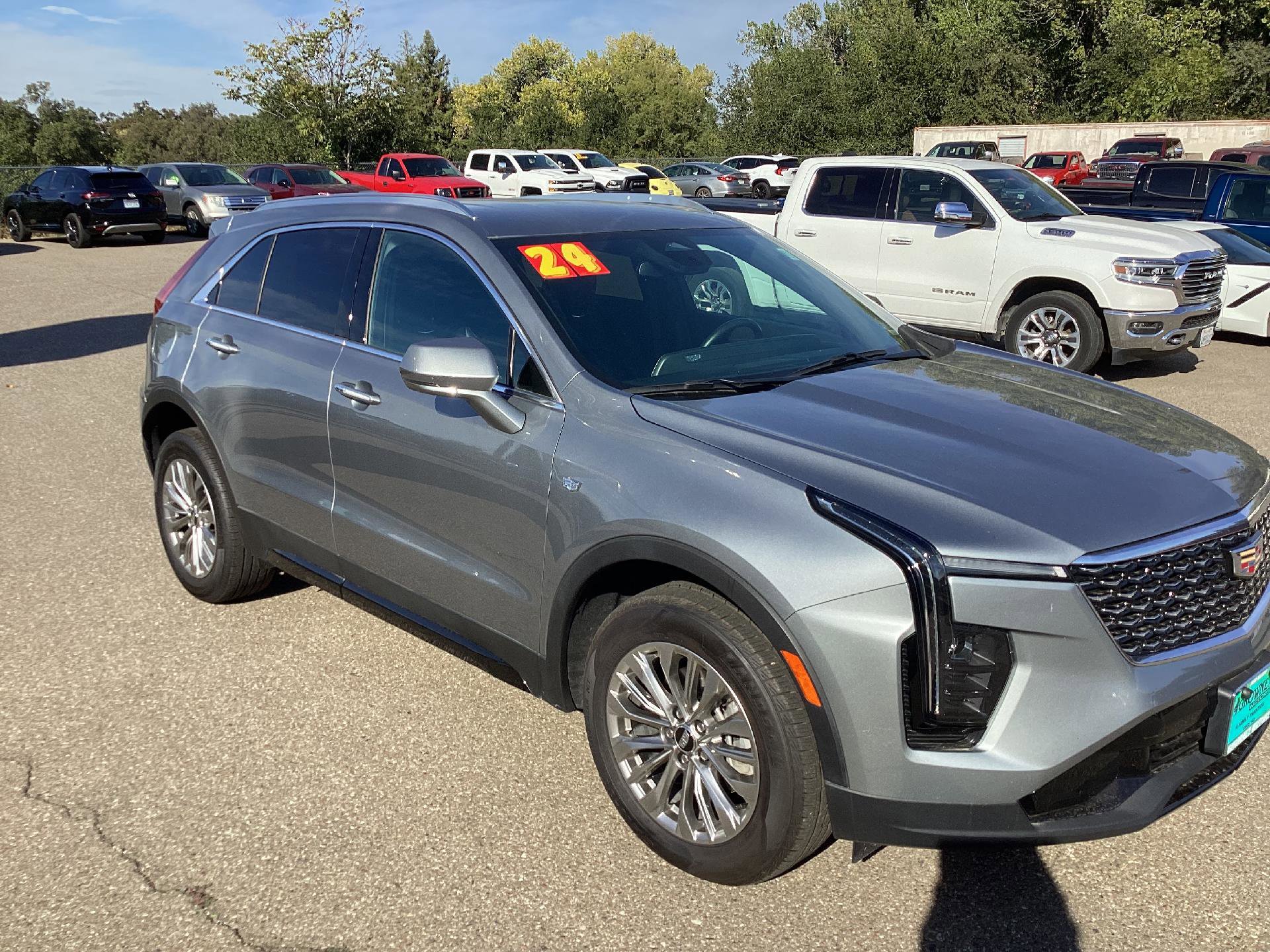 Used 2024 Cadillac XT4 Premium Luxury image 3