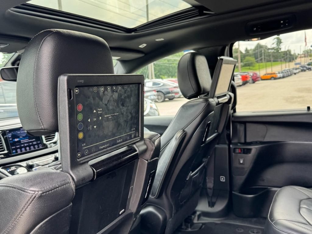 Used 2018 Chrysler Pacifica Touring-L Plus FWD image 12