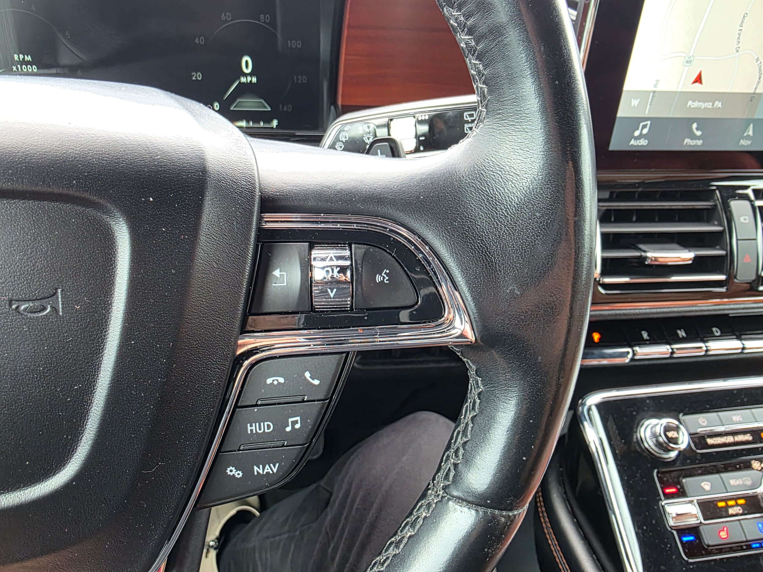 Used 2018 Lincoln Navigator L Reserve w/ Technology Package AWD/4WD image 18