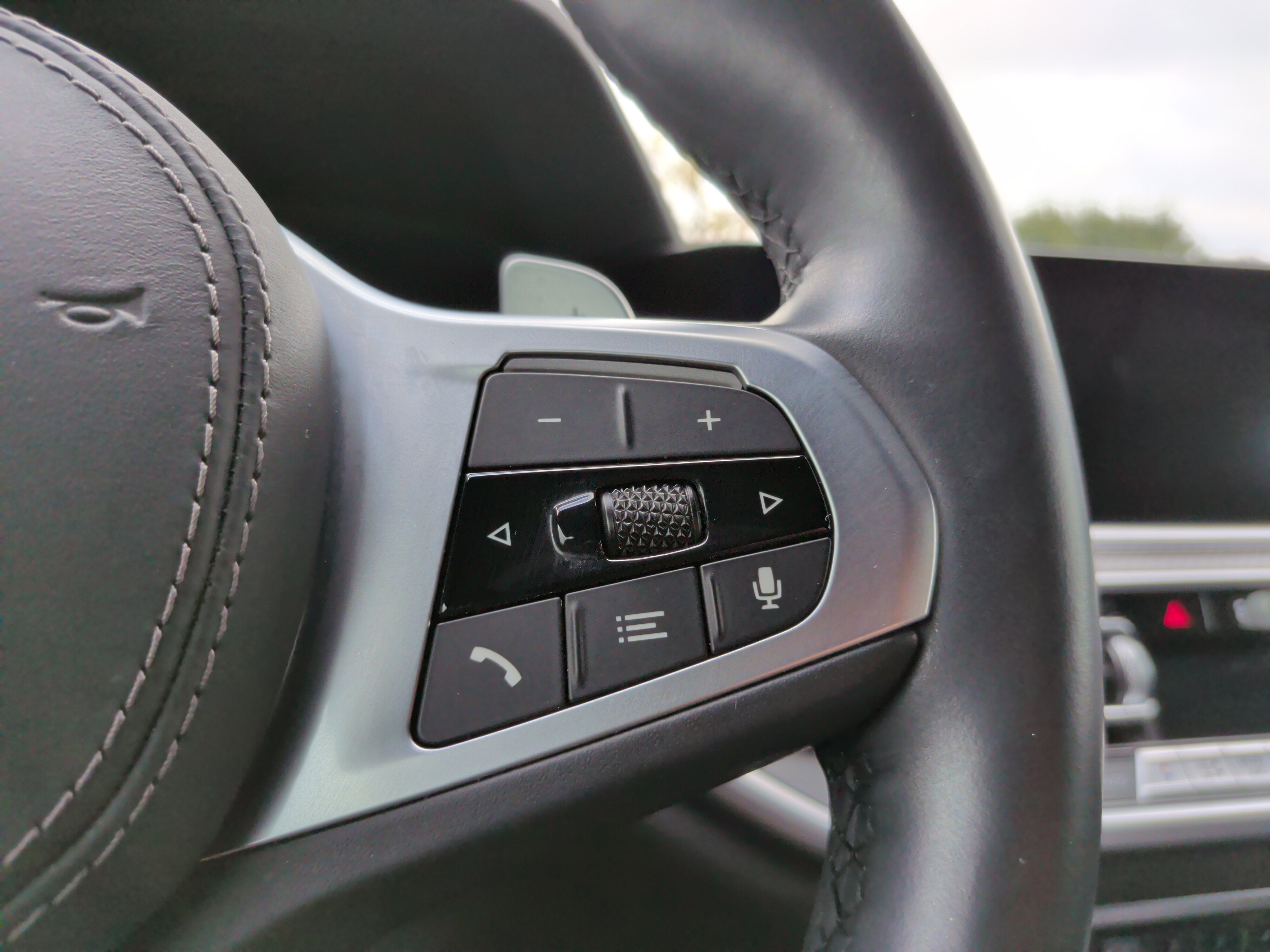 Used 2022 BMW X6 M50i w/ Executive Package image 20