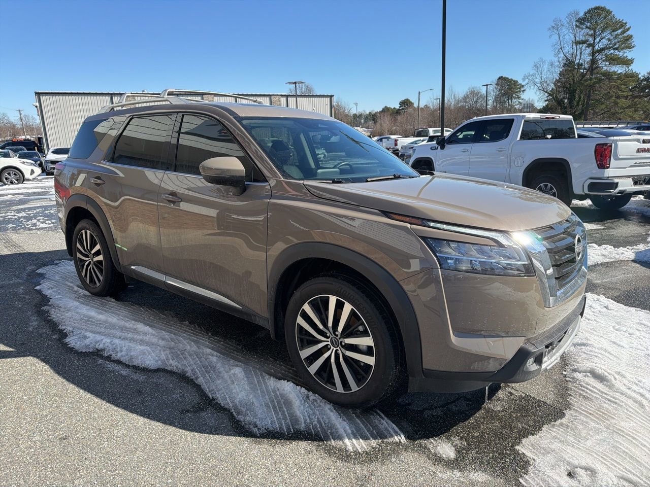 Used 2024 Nissan Pathfinder Platinum w/ Cargo Package image 9