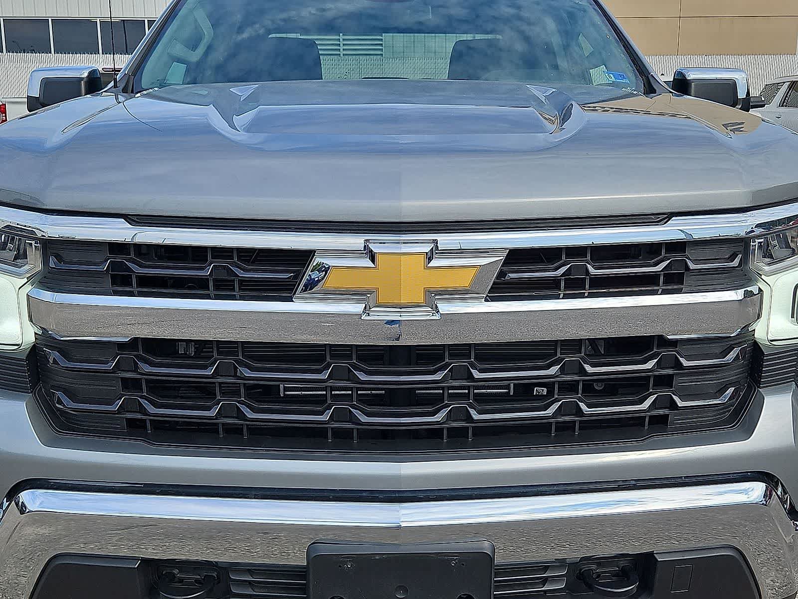 Used 2025 Chevrolet Silverado 1500 LT AWD/4WD image 35