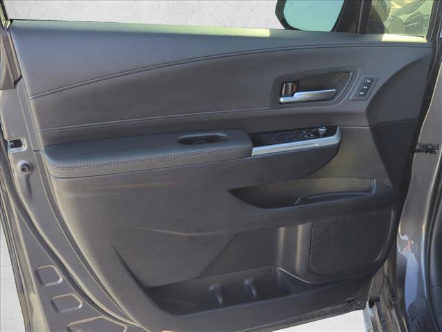 Used 2025 Toyota Sienna Platinum FWD image 7