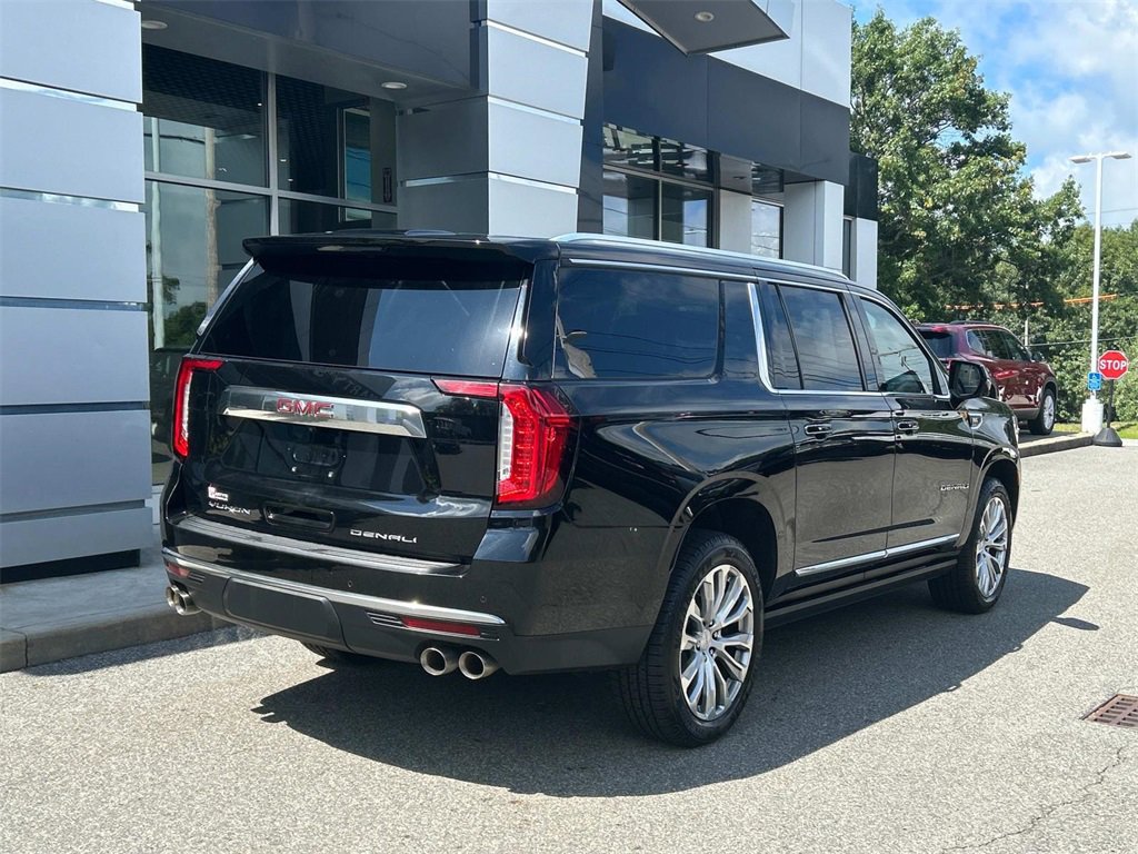Used 2022 GMC Yukon XL Denali image 3