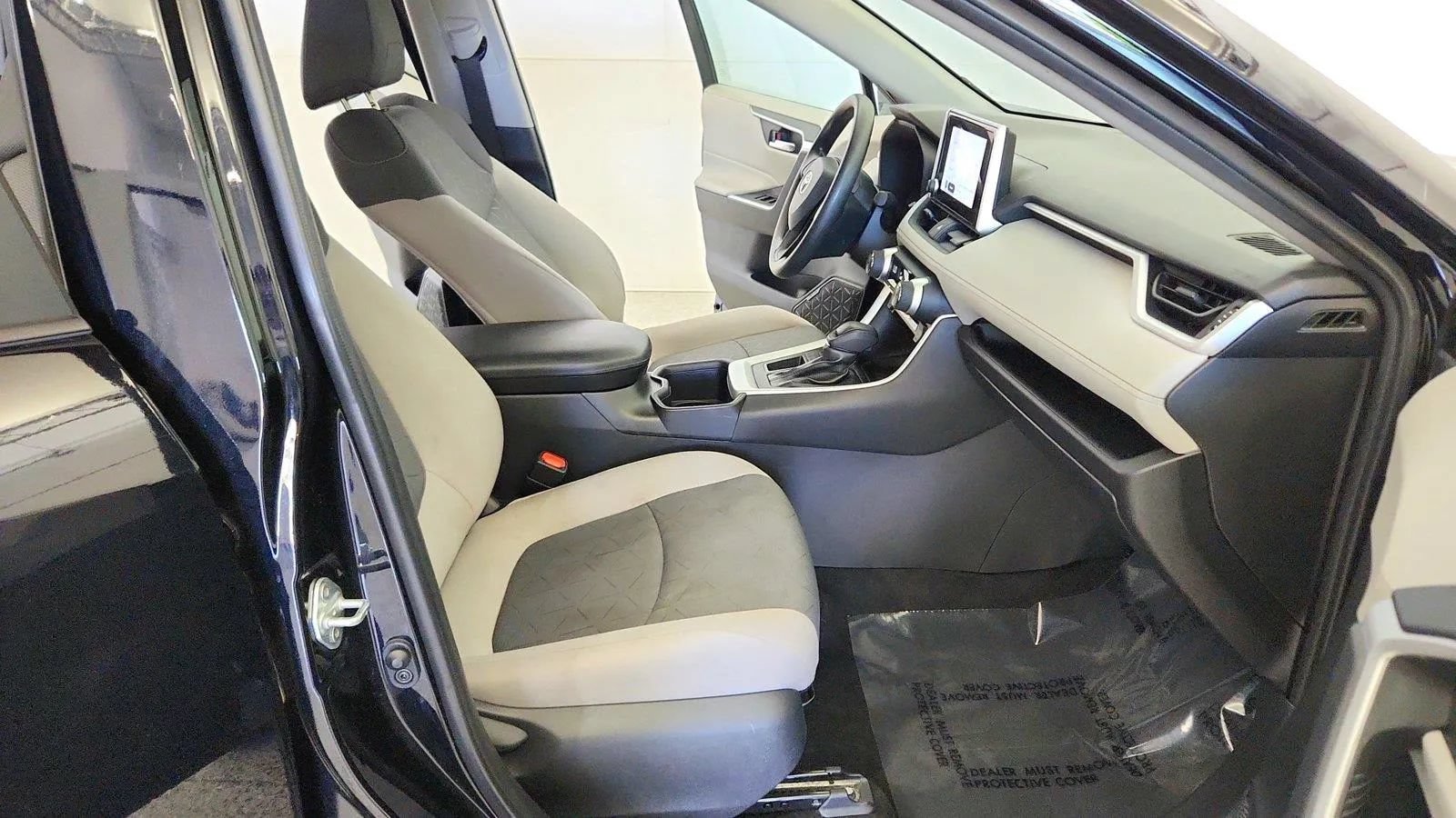 Used 2024 Toyota RAV4 XLE FWD image 28