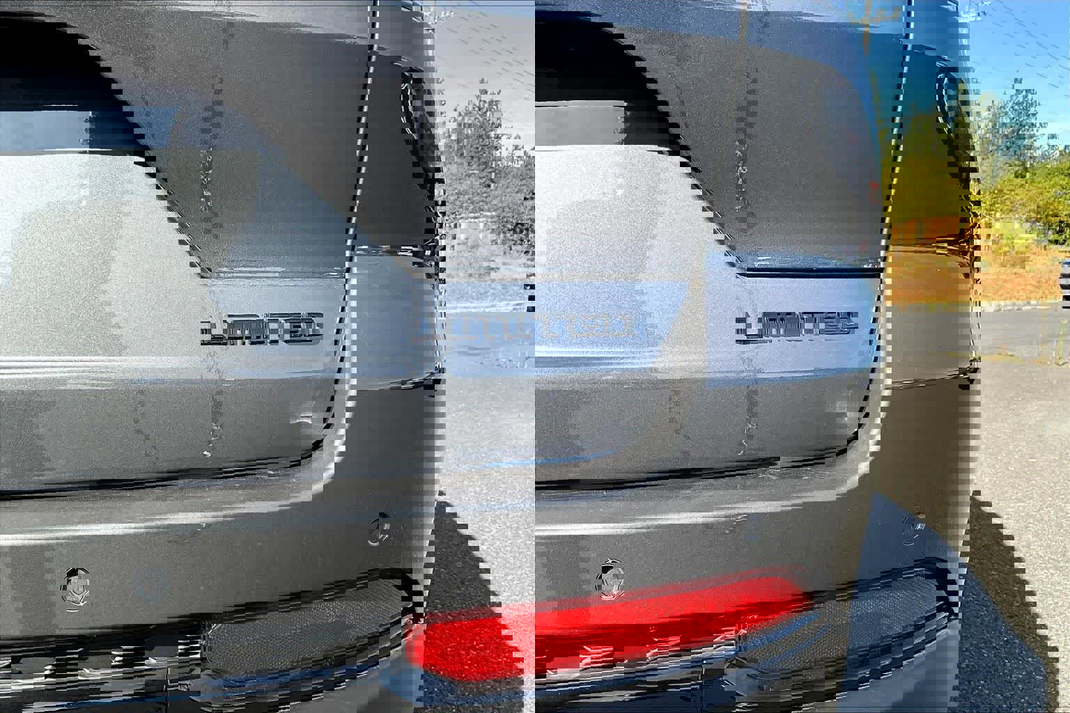 New 2025 Jeep Grand Cherokee Limited w/ Luxury Tech Group II image 7