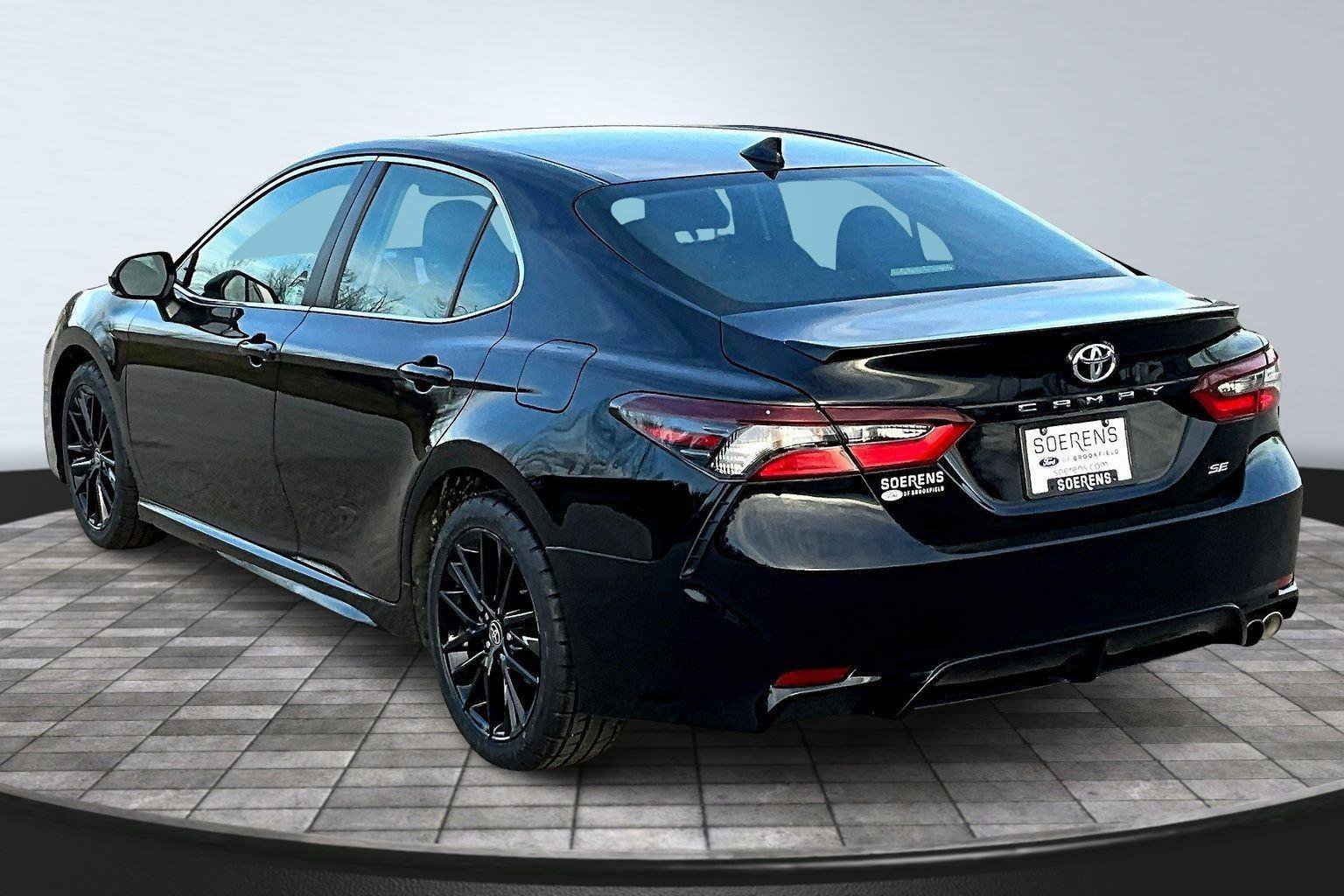 Used 2024 Toyota Camry SE image 4