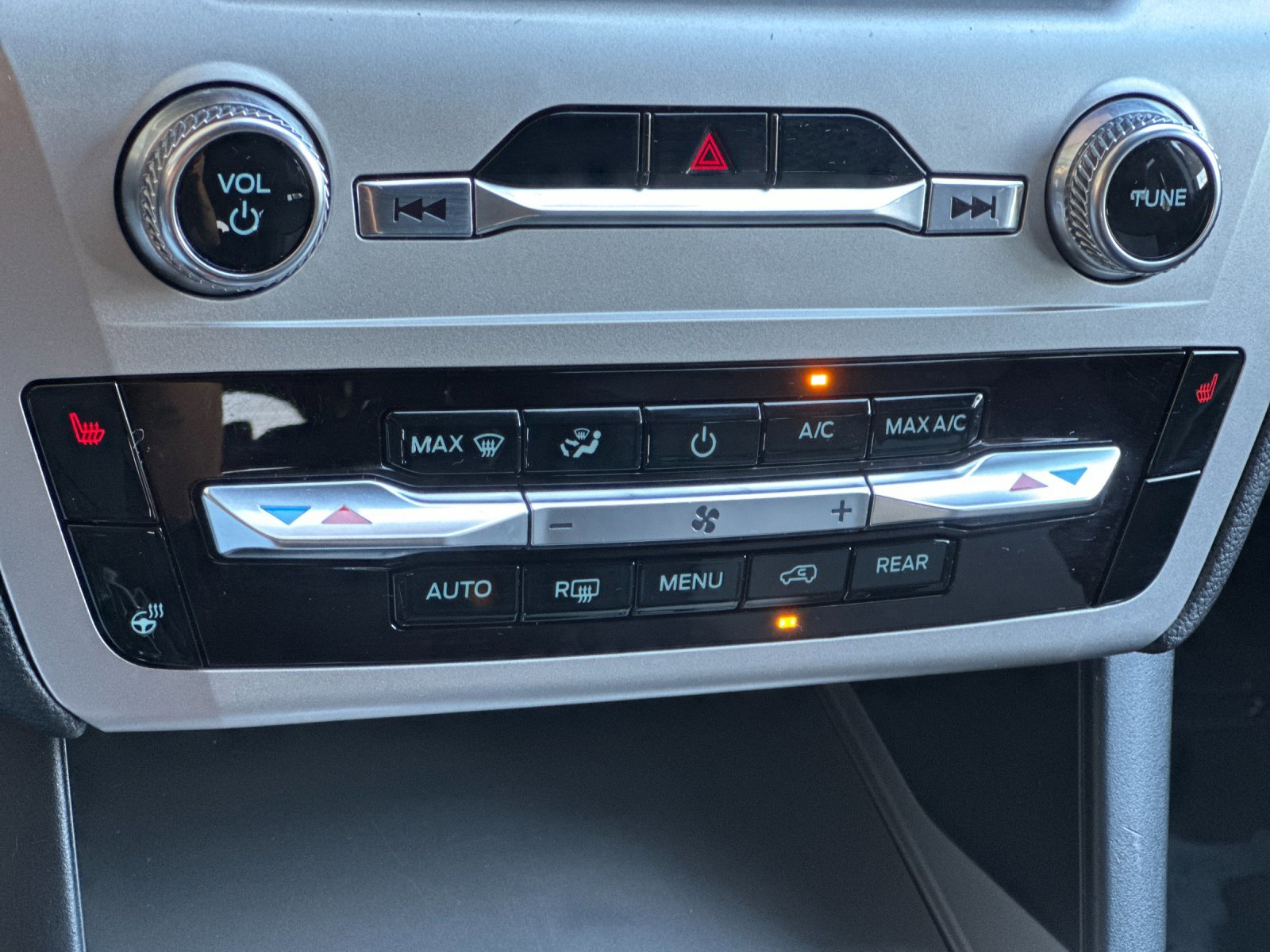 Certified 2022 Ford Explorer XLT w/ Equipment Group 202A image 23