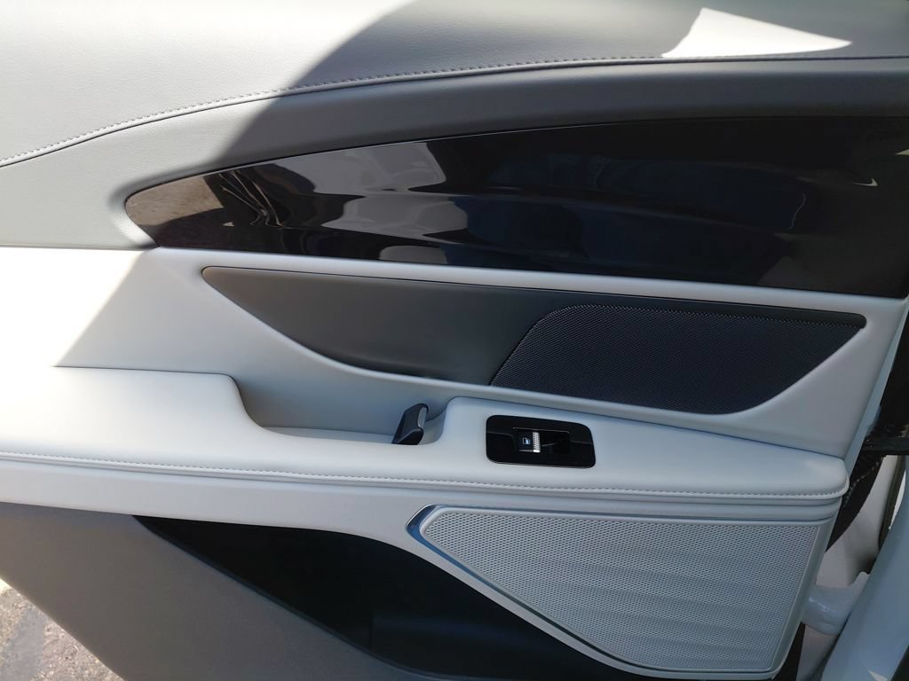 New 2026 Lincoln Nautilus Premier AWD/4WD image 16