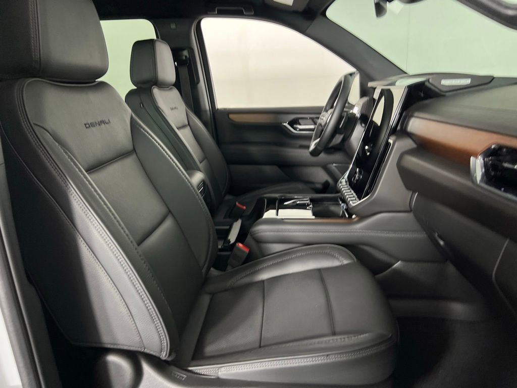 Used 2025 GMC Yukon XL Denali image 36