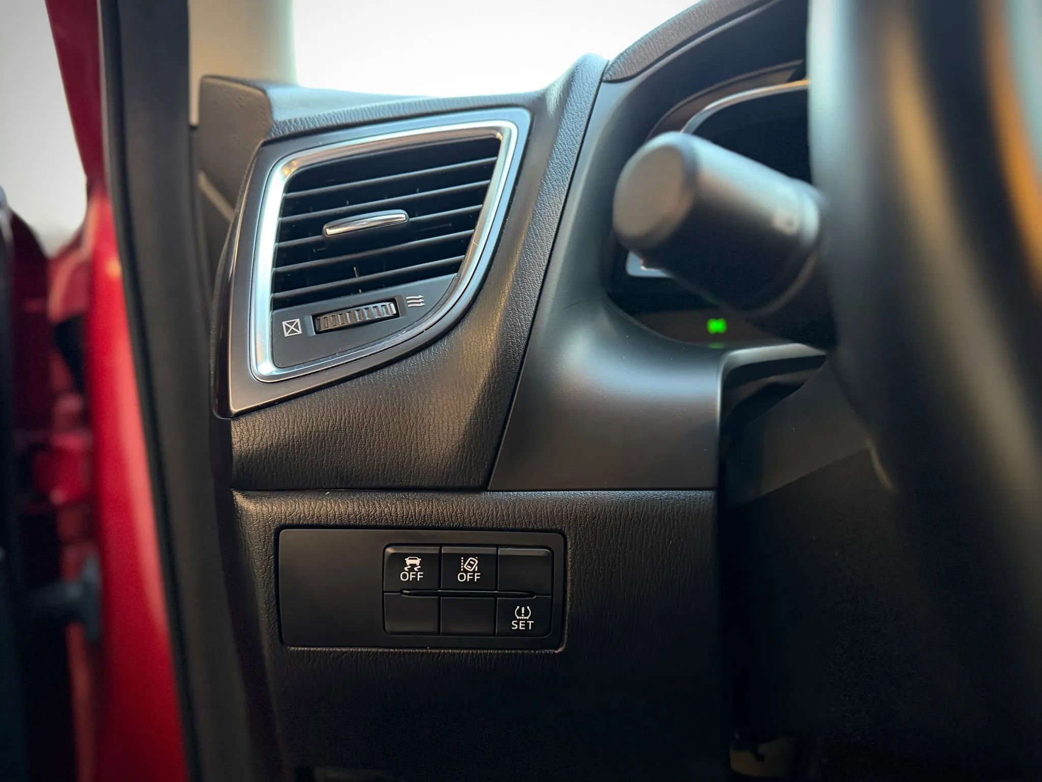 Used 2018 MAZDA MAZDA3 Grand Touring w/ Premium Equipment Package image 9