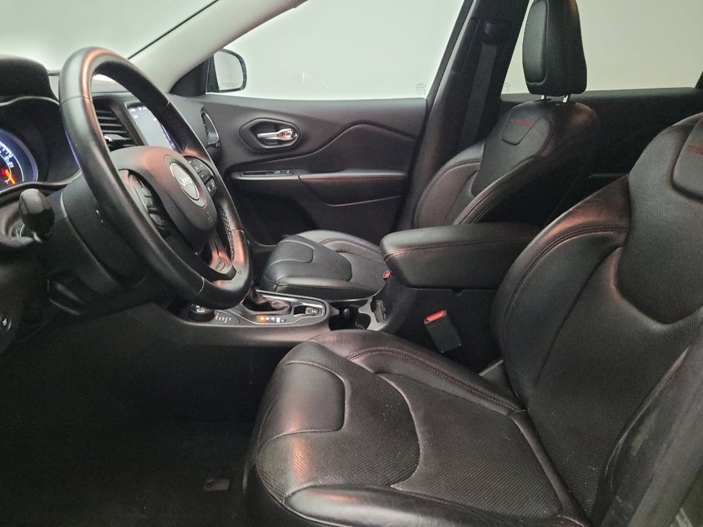Used 2019 Jeep Cherokee Trailhawk AWD/4WD image 17