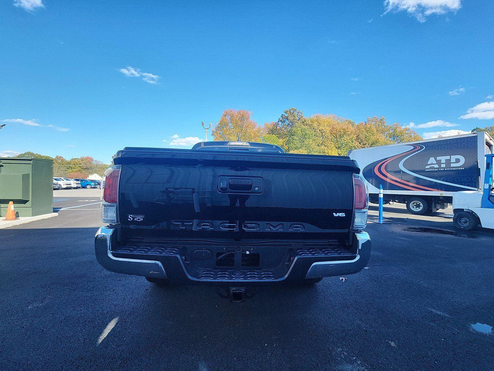 Used 2023 Toyota Tacoma TRD Off-Road image 4