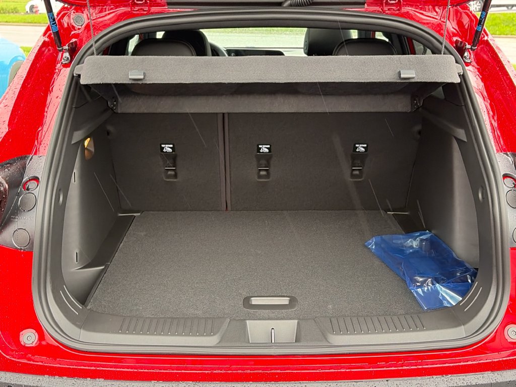 New 2026 Chevrolet Trax RS w/ Sunroof Package FWD image 6