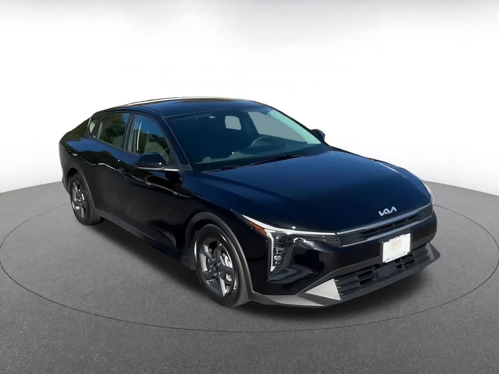 Used 2025 Kia K4 LXS image 3