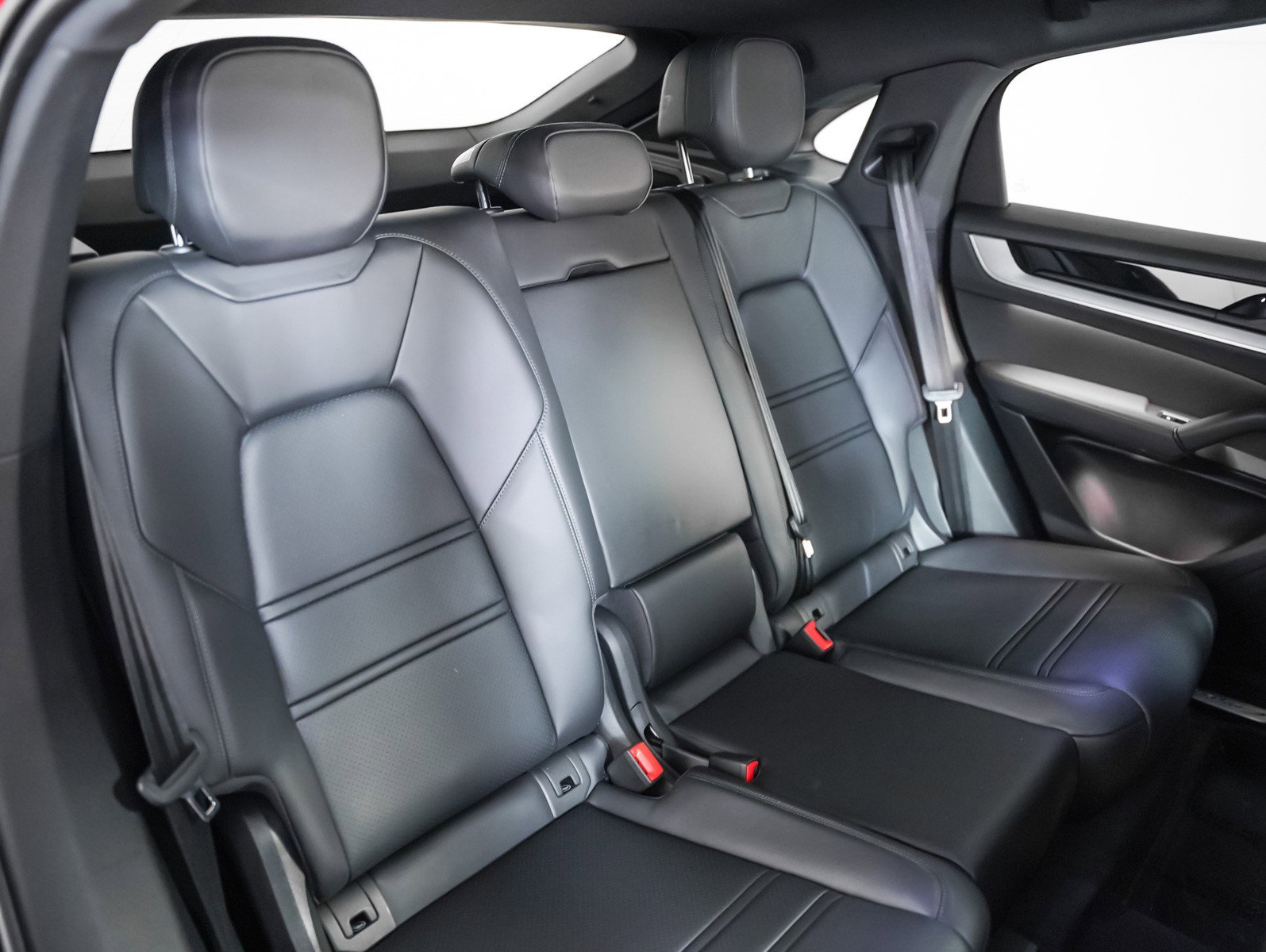 Certified 2025 Porsche Cayenne Coupe image 6