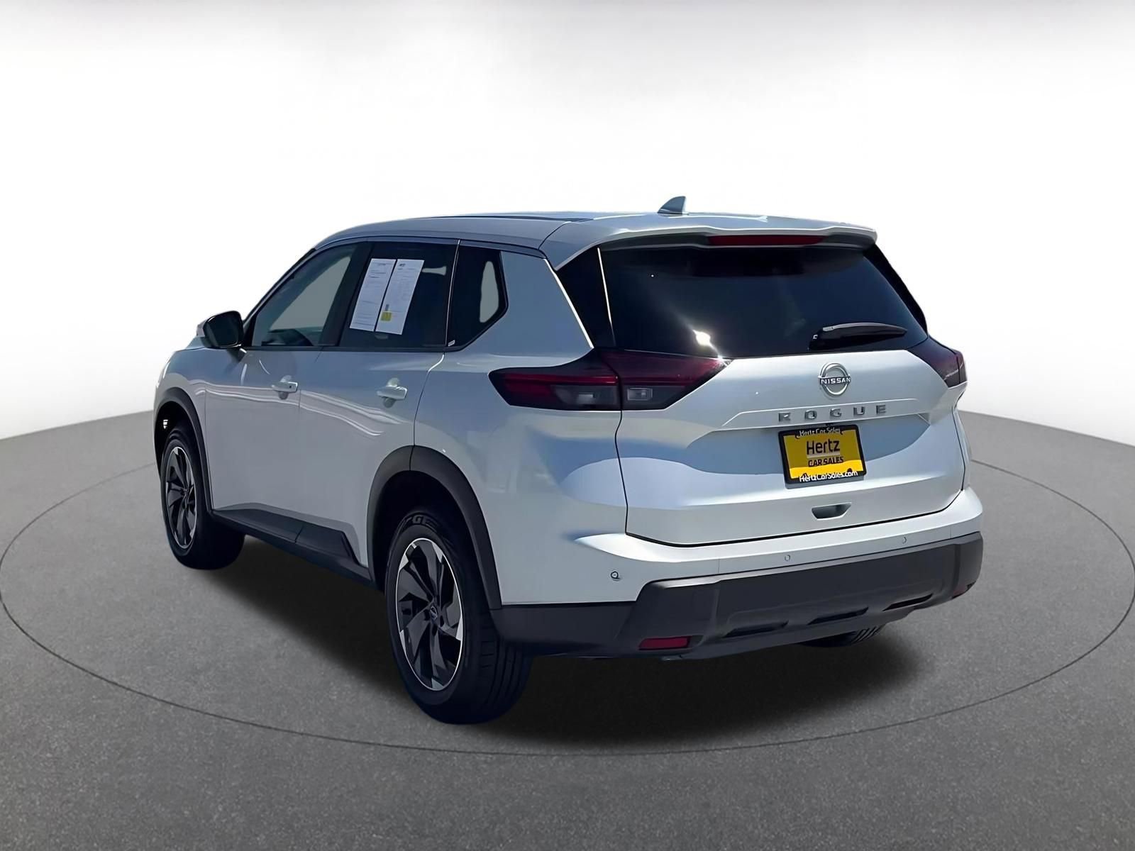 Used 2025 Nissan Rogue SV FWD image 11