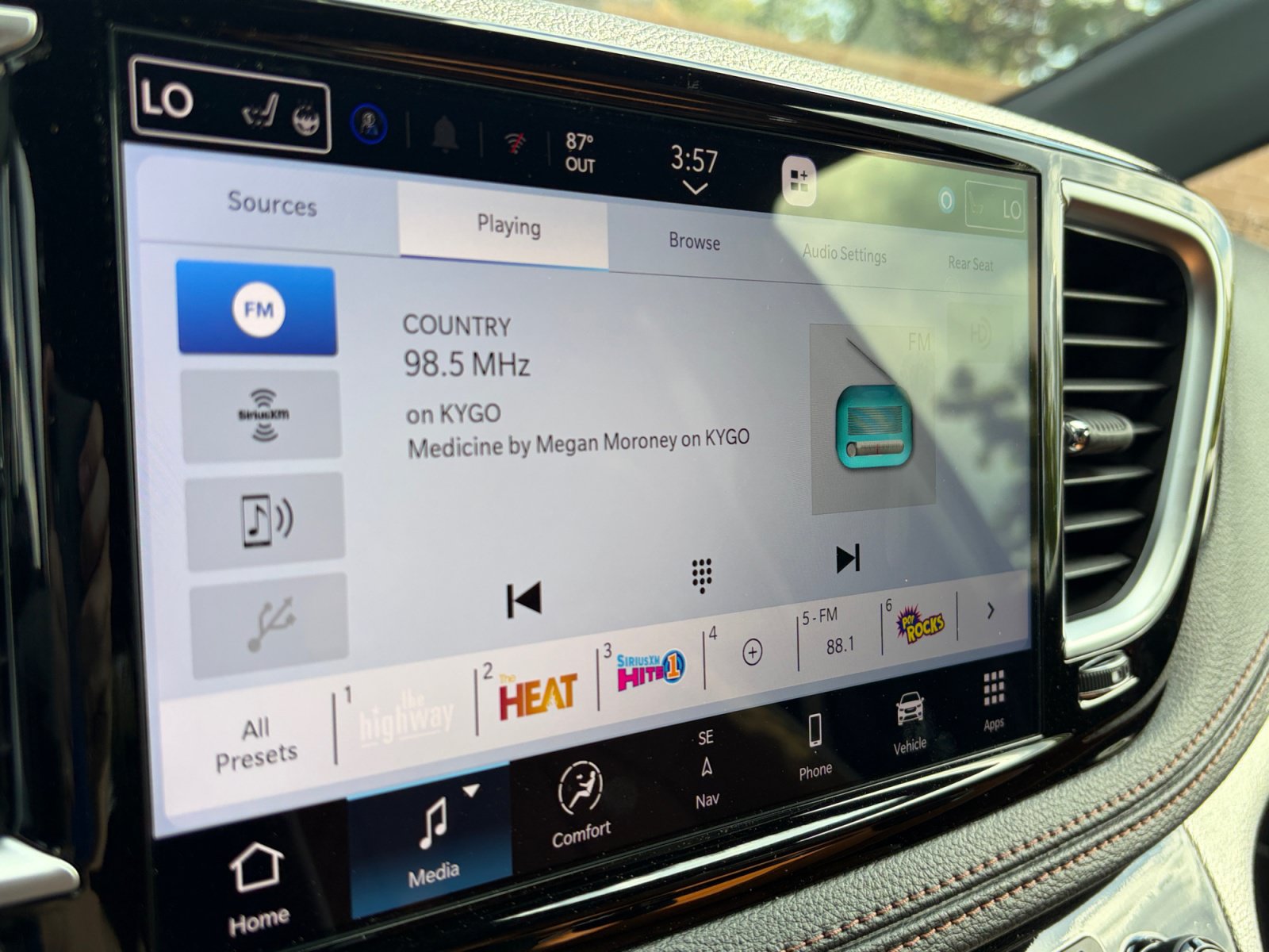 New 2026 Chrysler Pacifica Pinnacle AWD/4WD image 23