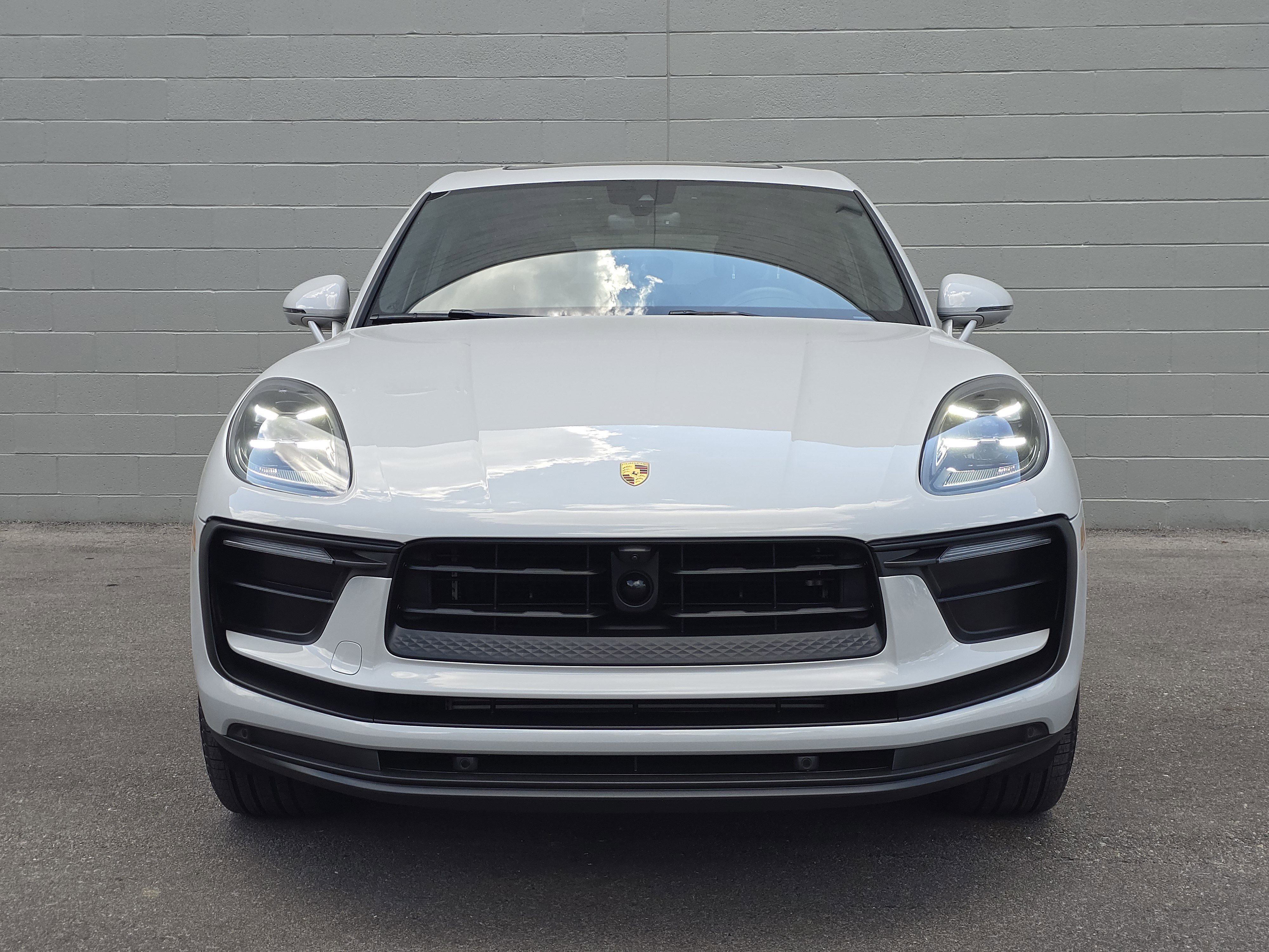 Certified 2025 Porsche Macan image 6