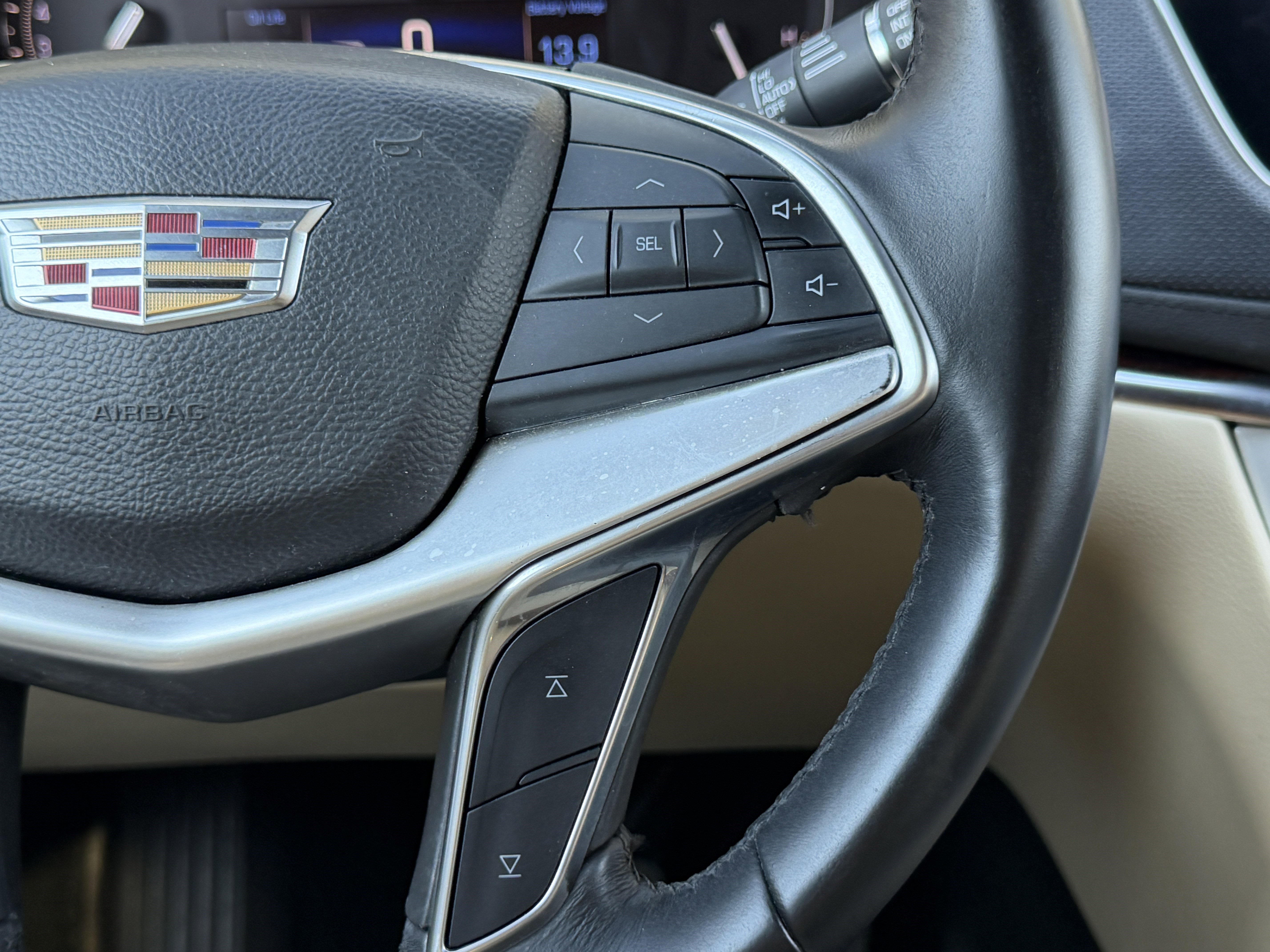 Used 2017 Cadillac XT5 Luxury w/ LPO, Wheel Lock Package image 34