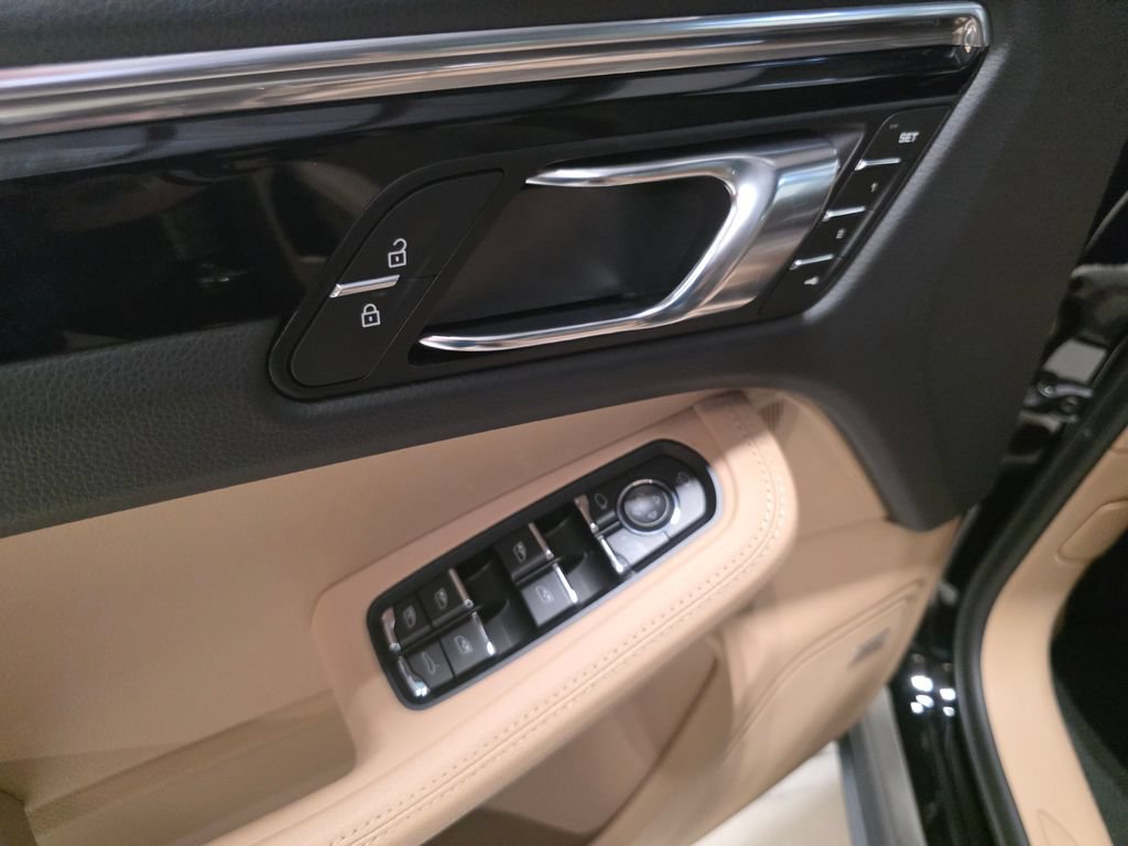 New 2026 Porsche Macan AWD/4WD image 22
